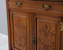 Lataa kuva Galleria-katseluun, Antiikkinen sivupöytä
