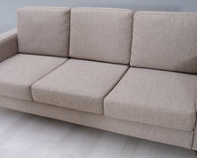 Load image into Gallery viewer, Asko 3-istuttava sohva vaaleanruskea
