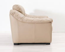 Load image into Gallery viewer, 2-istuttava nahkasohva beige
