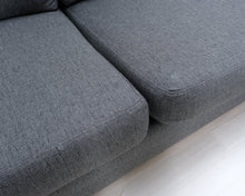 Load image into Gallery viewer, 4-istuttava harmaa divaanisohva
