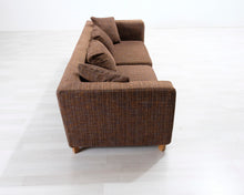 Lataa kuva Galleria-katseluun, 3-istuttava kangassohva ruskea
