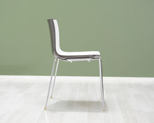 Lataa kuva Galleria-katseluun, Arper Catifa tuoli mustavalkoinen
