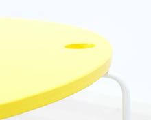 Load image into Gallery viewer, Sohvapöytä keltaisella pöytälevyllä
