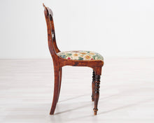 Lataa kuva Galleria-katseluun, Antiikkinen tuoli kangasistuimella
