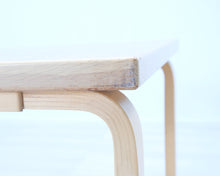 Load image into Gallery viewer, Artek sivupöytä 75 x 75 cm koivu
