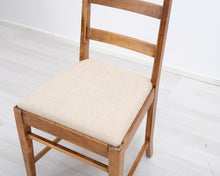 Lataa kuva Galleria-katseluun, Antiikkinen tuoli kangasistuimella
