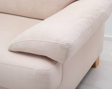 Load image into Gallery viewer, Asko Florence 2-istuttava kangassohva beige
