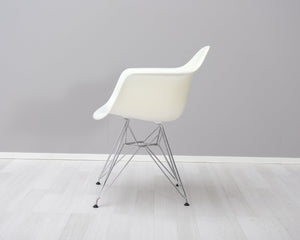 Vitra Eames DAR tuoli valkoinen