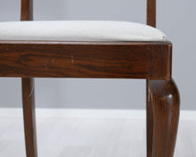 Lataa kuva Galleria-katseluun, Antiikkinen tuoli kangasistuimella
