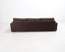 Lataa kuva Galleria-katseluun, 4-istuttava kangassohva tummanruskea
