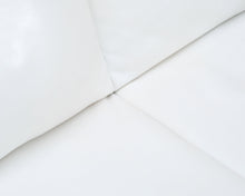 Lataa kuva Galleria-katseluun, 2-istuttava nahkasohva valkoinen
