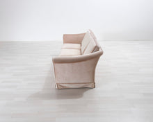 Lataa kuva Galleria-katseluun, 3-istuttava kangassohva vaaleanpunainen
