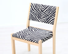 Lataa kuva Galleria-katseluun, Artek 611 tuoli seeprakankaalla
