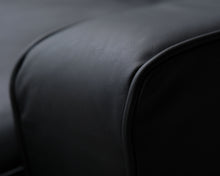 Lataa kuva Galleria-katseluun, Artek 590 3-istuttava nahkasohva musta
