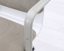 Load image into Gallery viewer, Avarte Yrjö Kukkapuro toimistotuoli vihreä / valkoinen
