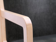 Lataa kuva Galleria-katseluun, Artek Pentti Heinonen käsinojallinen tuoli harmaa
