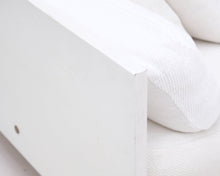 Lataa kuva Galleria-katseluun, Artek 555 Ben Af Schulten 2-istuttava sohva valkoinen
