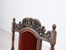 Lataa kuva Galleria-katseluun, Barokkityylinen tuoli punaisella sametilla
