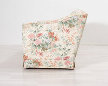 Lataa kuva Galleria-katseluun, 3-istuttava kukallinen sohva
