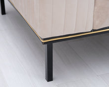 Load image into Gallery viewer, 3-istuttava kangassohva beige
