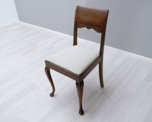 Lataa kuva Galleria-katseluun, Antiikkinen tuoli kangasistuimella
