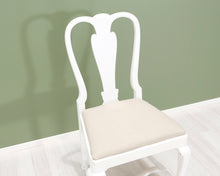 Lataa kuva Galleria-katseluun, Antiikkinen tuoli valkoinen

