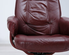 Lataa kuva Galleria-katseluun, 80-luvun mekanismituoli ja rahi tummanruskea
