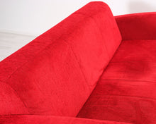 Lataa kuva Galleria-katseluun, 3-istuttava kangassohva punainen
