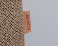 Load image into Gallery viewer, Asko 3-istuttava divaanisohva vaaleanruskea
