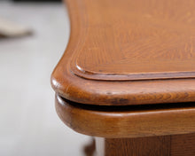 Lataa kuva Galleria-katseluun, Antiikkinen tammipöytä
