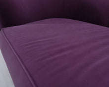 Load image into Gallery viewer, 2-istuttava sohva kaarevalla selkänojalla violetti
