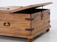 Lataa kuva Galleria-katseluun, Arkkupöytä puu

