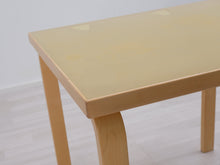 Load image into Gallery viewer, Artek pöytä 70 x 80 cm koivu / vaaleanvihreä
