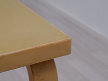 Load image into Gallery viewer, Artek pöytä 70 x 80 cm koivu / vaaleanvihreä
