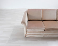 Lataa kuva Galleria-katseluun, 3-istuttava kangassohva vaaleanpunainen
