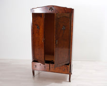 Lataa kuva Galleria-katseluun, Antiikkinen vaatekaappi
