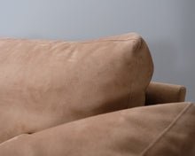 Lataa kuva Galleria-katseluun, 3-istuttava kangassohva vaaleanruskea
