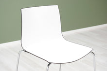 Lataa kuva Galleria-katseluun, Arper Catifa tuoli mustavalkoinen
