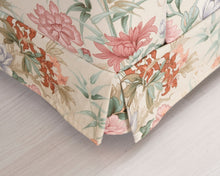 Lataa kuva Galleria-katseluun, 3-istuttava kukallinen sohva
