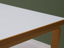 Load image into Gallery viewer, Artek ruokapöytä koivu / valkoinen 120 x 85 cm
