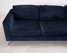 Lataa kuva Galleria-katseluun, 3-istuttava samettisohva tummansininen
