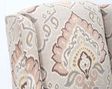 Load image into Gallery viewer, Ashley Wilcox nojatuoli kuviollisella verhoilulla
