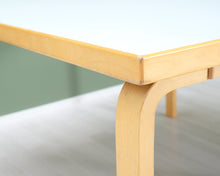 Load image into Gallery viewer, Artek pöytä 120 x 120 cm koivu / valkoinen
