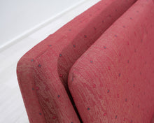 Lataa kuva Galleria-katseluun, 3-istuttava kangassohva punainen 1970-luku

