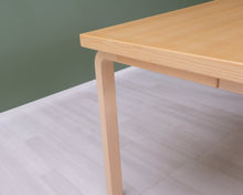 Load image into Gallery viewer, Artek työpöytä 70 x 150 cm koivu / valkoinen
