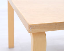 Load image into Gallery viewer, Artek sivupöytä 75 x 75 cm koivu
