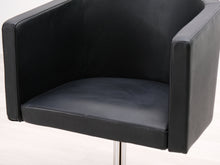 Load image into Gallery viewer, Asko nahkanojatuoli pyörivällä jalalla musta
