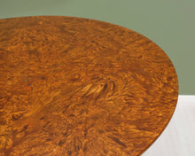 Load image into Gallery viewer, Lepänjuuresta valmistettu pöytä
