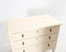 Lataa kuva Galleria-katseluun, Antiikkinen lipasto
