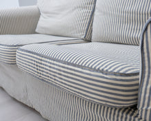 Load image into Gallery viewer, Asko 2,5-istuttava kangassohva raidallinen
